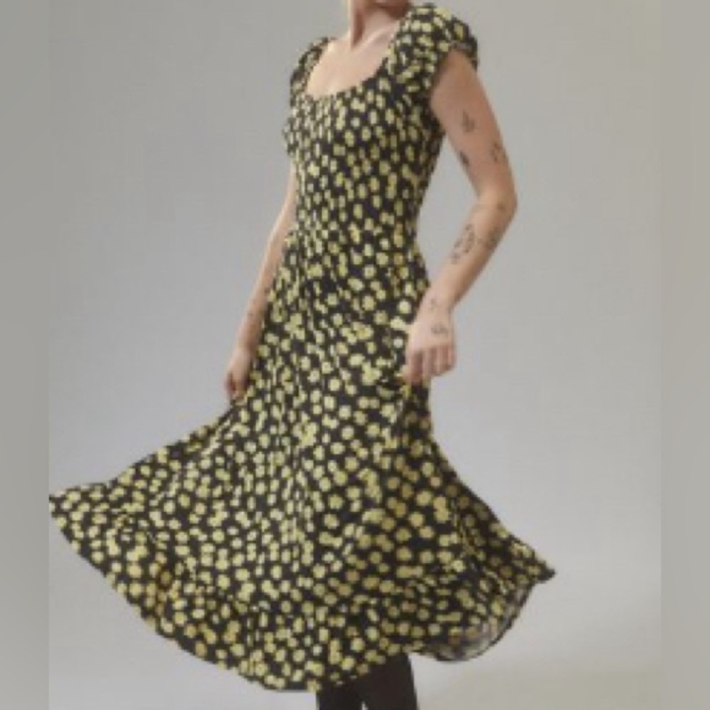 UO Tessie Smocked Puff Sleeve Midi Dress